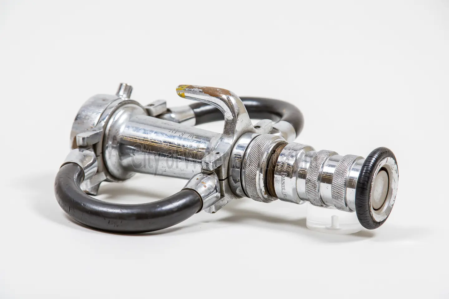 Fog Nozzle silver with two handles laying down