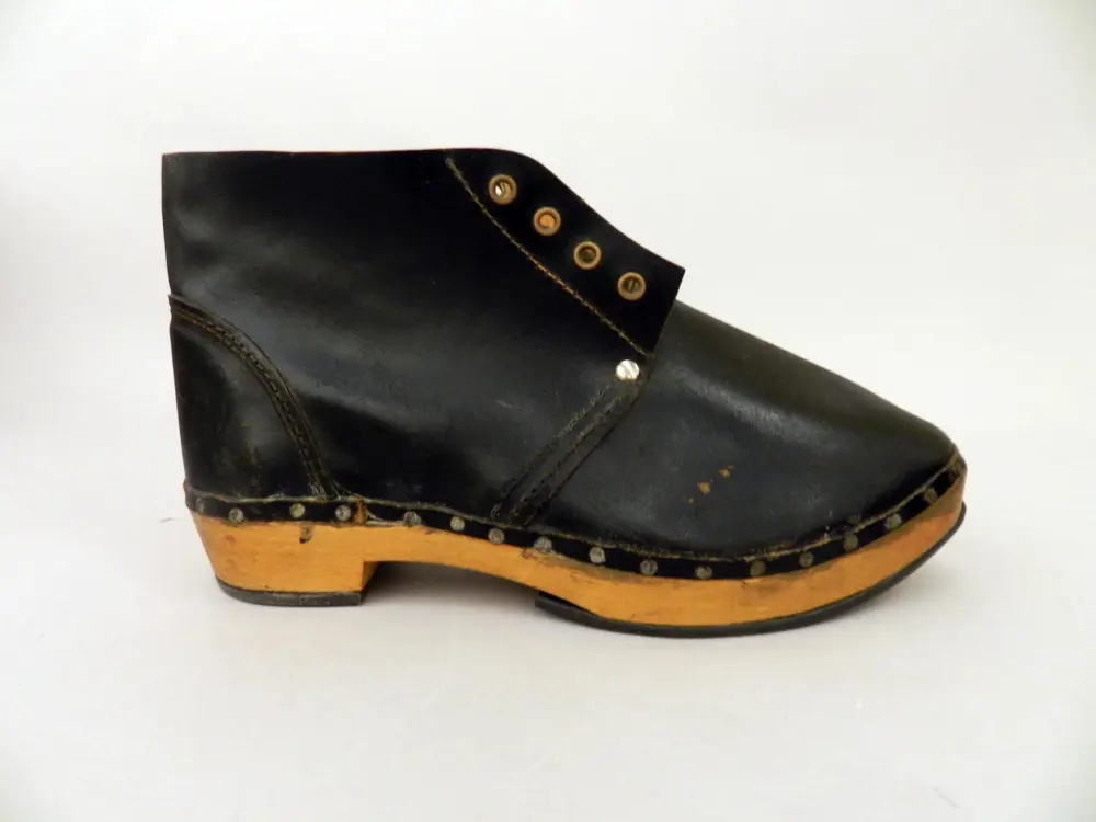 Side image of Peat Bog Clogs 