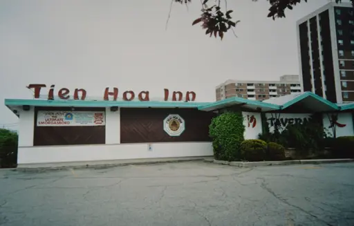 Image of restaurant exterior, reads “Tien Hoa Inn.”