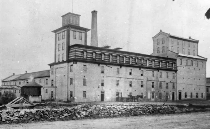 Image of the stillhouse and mill